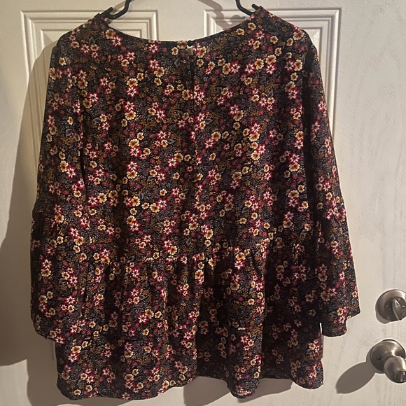 Cute Floral Top - Picture 3 of 8